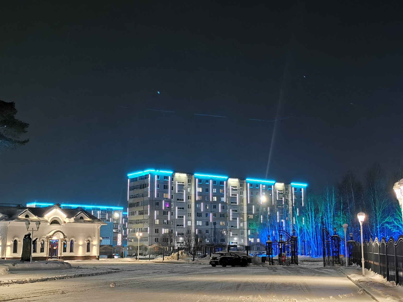 В городе Пыть-Ях выполнен комплекс работ по архитектурному и наружному освещению в рамках единой концепции.