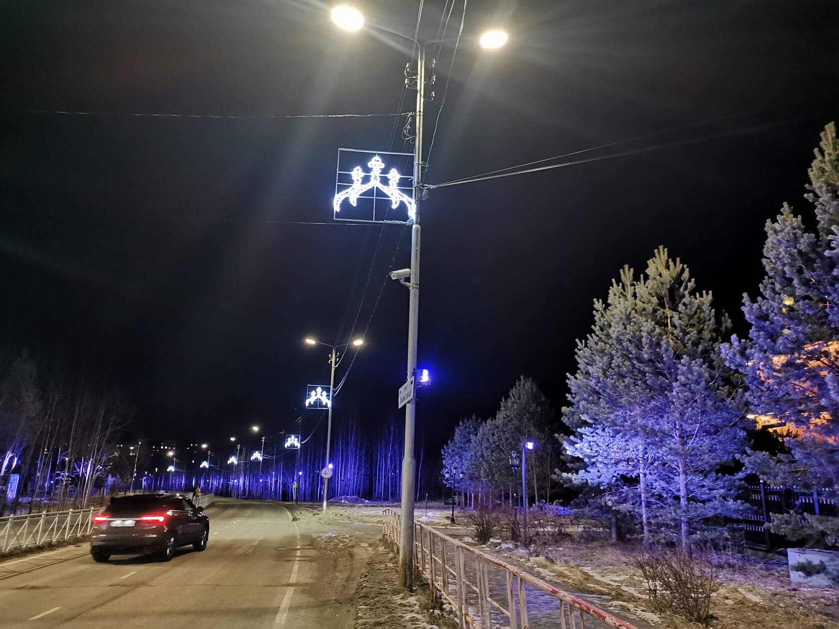 В городе Пыть-Ях выполнен комплекс работ по архитектурному и наружному освещению в рамках единой концепции.